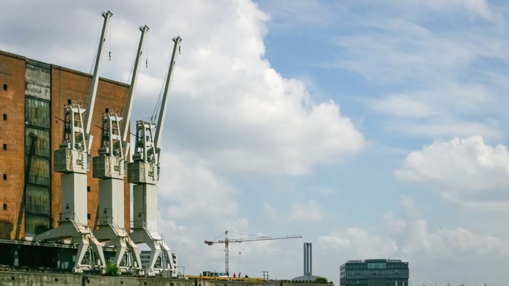 Die Kr&auml;ne am Kaispeicher A