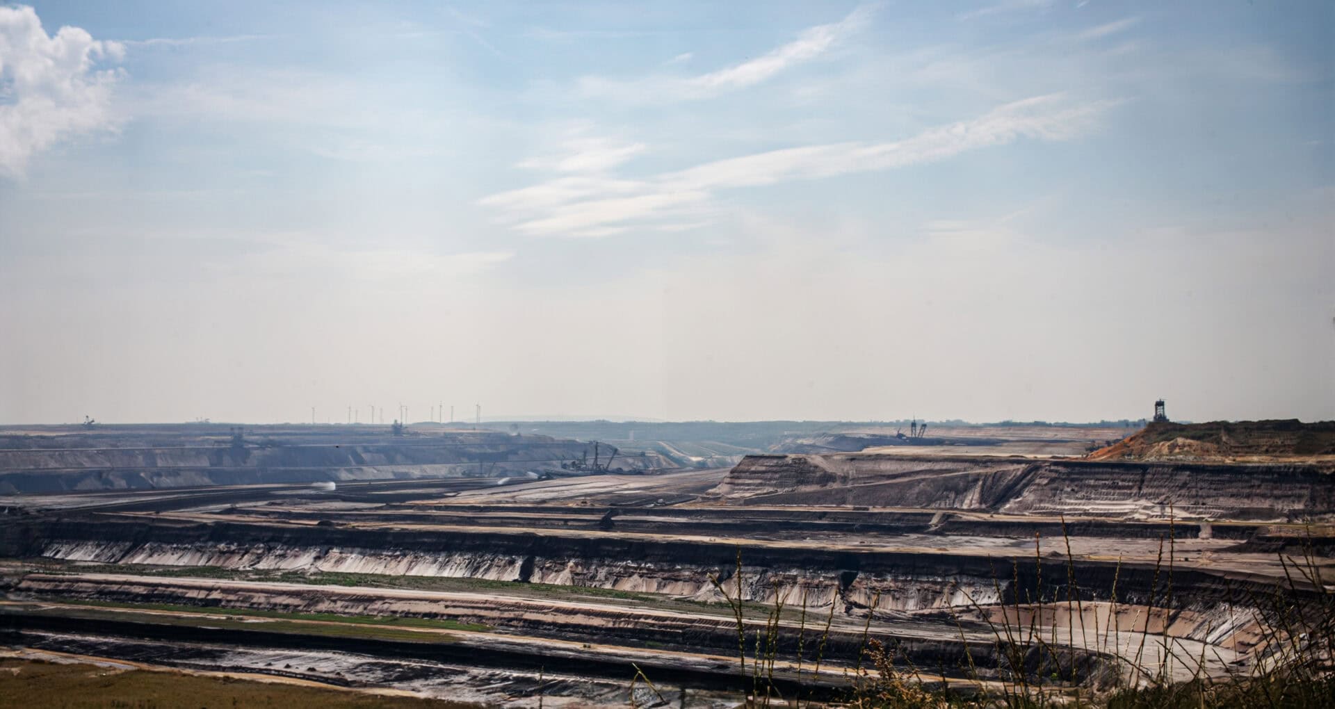 Tagebau Garzweiler im Sommer
